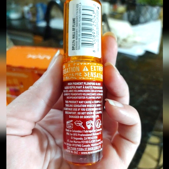 NIB NYX Duck Plump Extreme Sensation plumping gloss -14- Hall of Flame - Picture 7 of 7